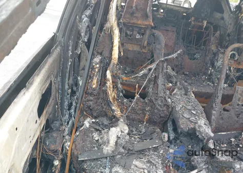 2015 Toyota Rav4 Limited z USA, uszkodzony, nr VIN JTMYFREV7FD074060